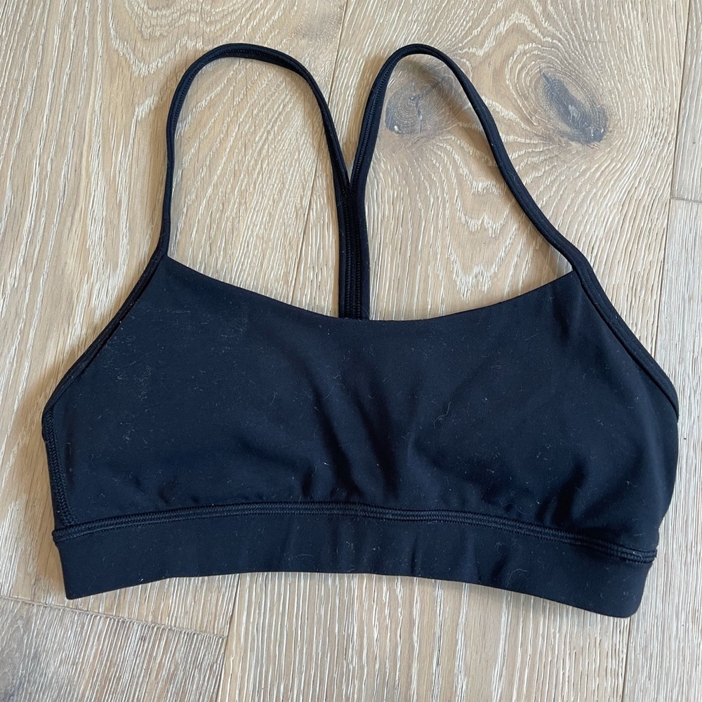 EUC lululemon Flow Y Nulu sports bra size 4